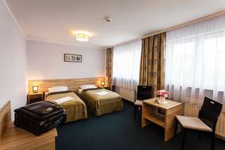 Отель Hotel Alpex View Забже Двухместный номер с 2 отдельными кроватями-1